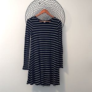 Cute sweater dress. Stretchy